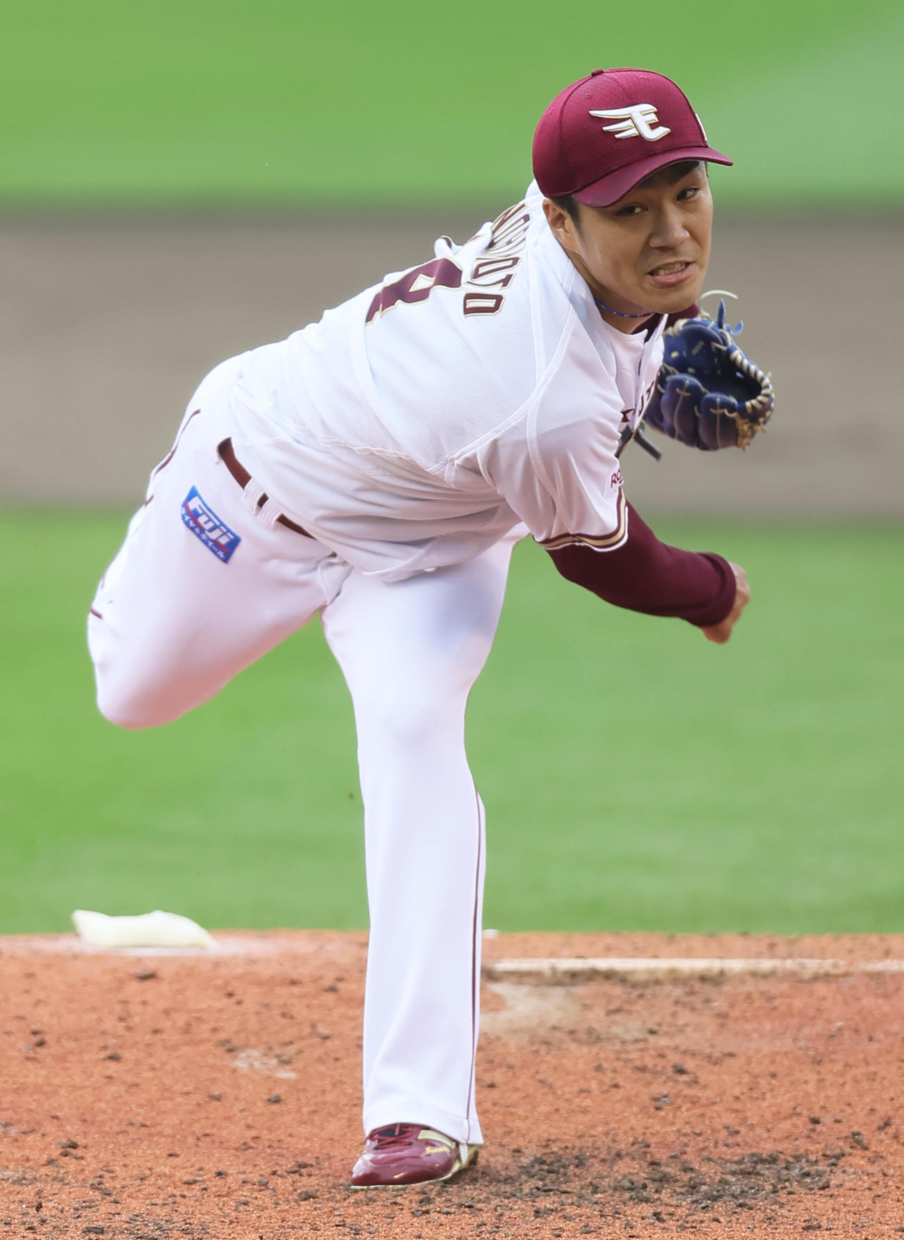 楽天対巨人　力投する楽天先発の則本（撮影・足立雅史）