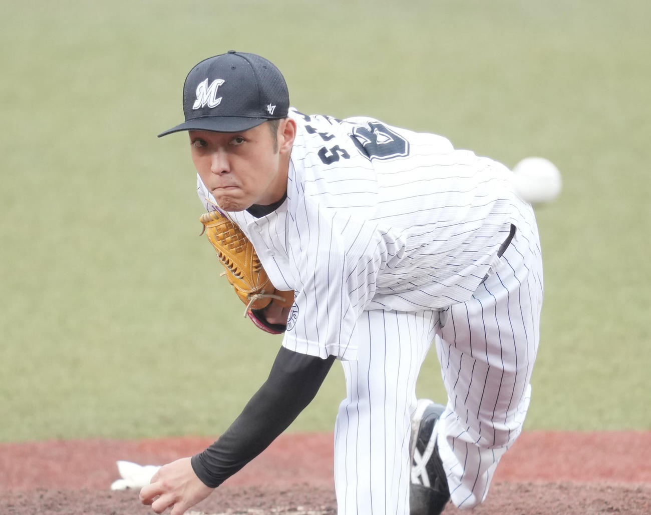先発し力投するロッテ佐藤奨真（撮影・鈴木みどり）
