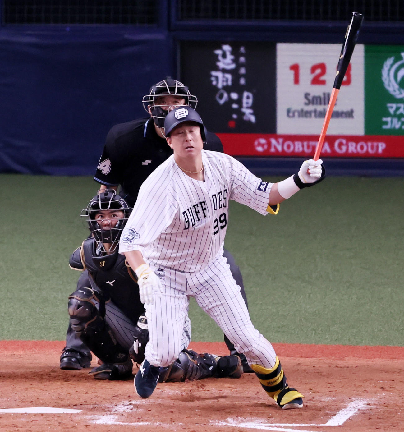 9回裏オリックス2死一塁、杉本裕太郎は左越え適時二塁打を放つ（撮影・加藤哉）