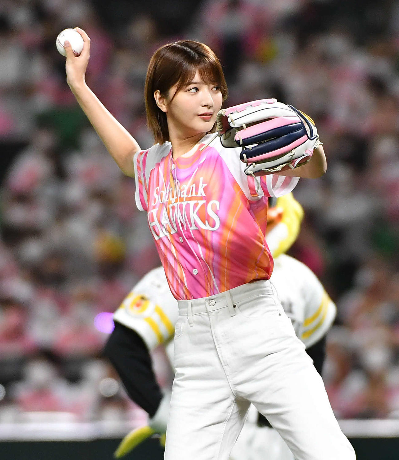 ソフトバンク対ヤクルト　始球式を務めた、櫻坂46の関有美子（撮影・岩下翔太）