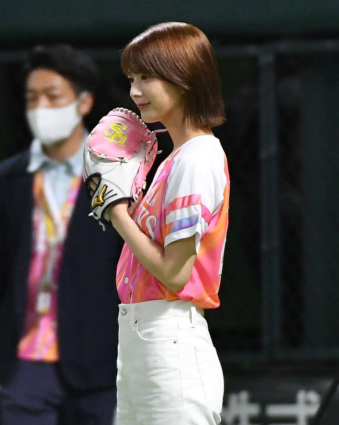 ソフトバンク対ヤクルト　始球式を務めた、櫻坂46の関有美子（撮影・岩下翔太）