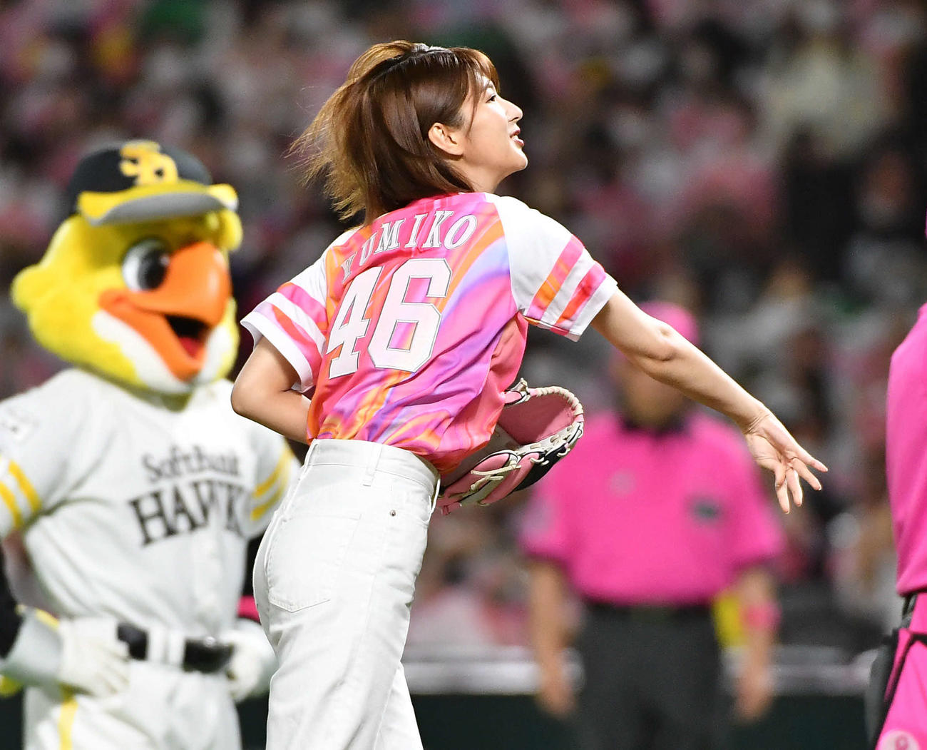 ソフトバンク対ヤクルト　始球式を務めた、櫻坂46の関有美子（撮影・岩下翔太）