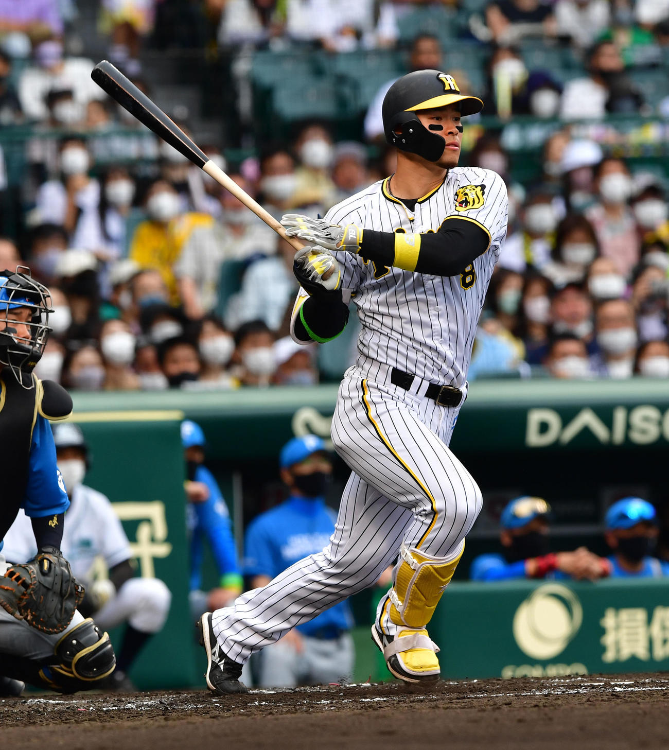 6月5日の日本ハム戦で、佐藤輝は先制の右前適時打を放つ