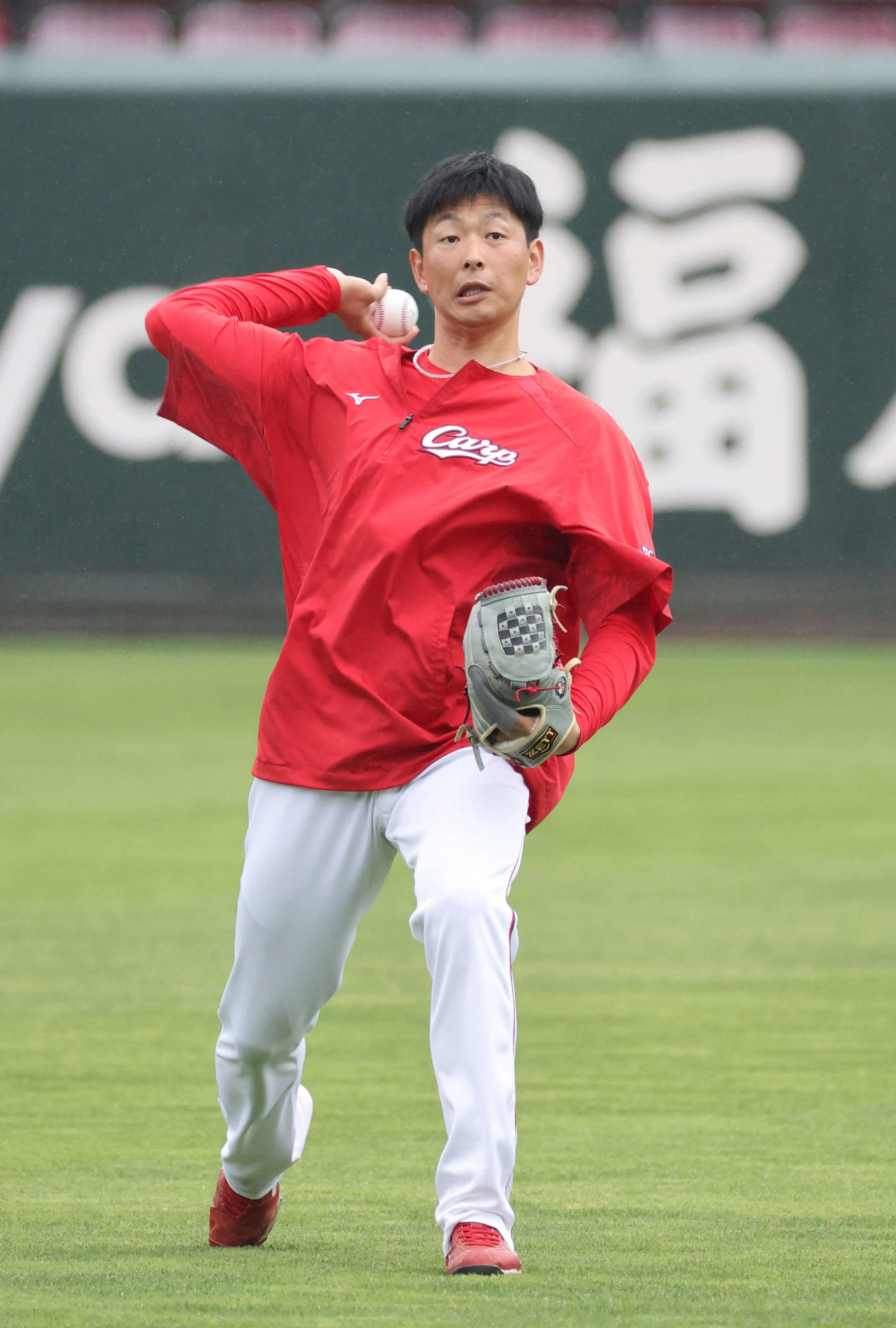 広島投手指名練習　キャッチボールをする大瀬良（撮影・加藤孝規）