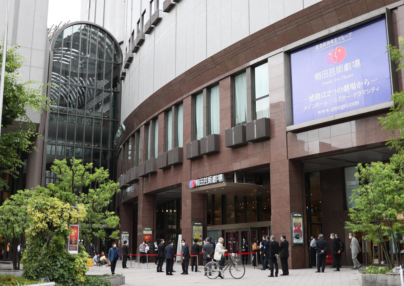 大阪市内での阪急阪神ホールディングス株式会社の株主総会が行われる大阪梅田芸術劇場（撮影・上山淳一）