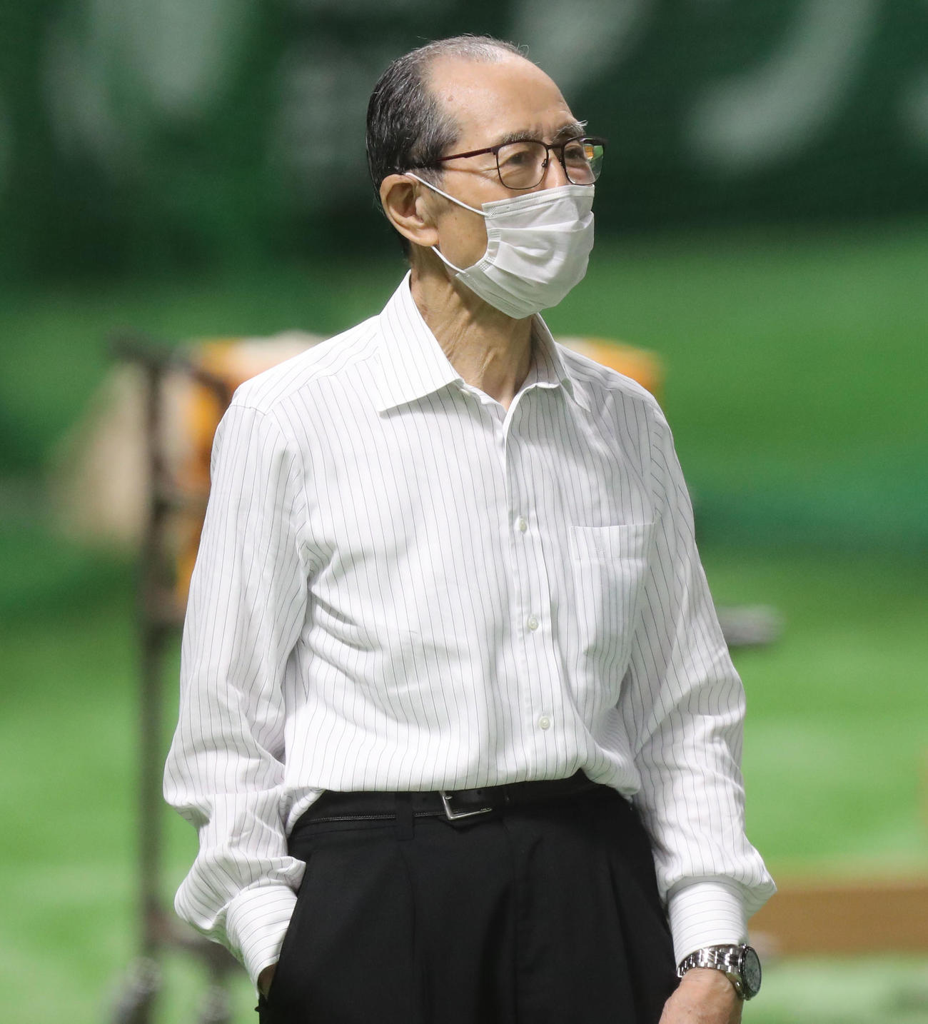 練習を見つめる王球団会長（撮影・屋方直哉）