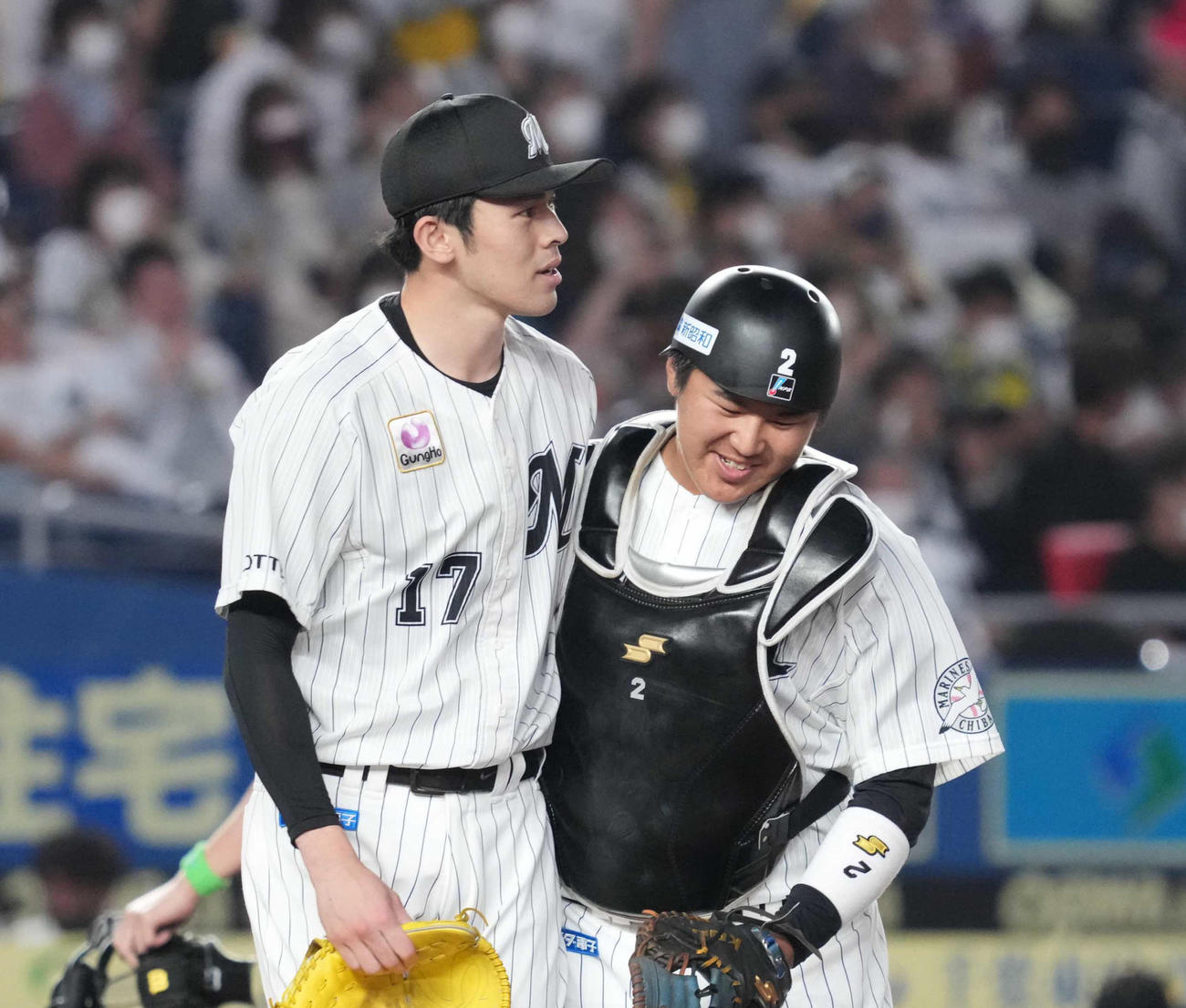 ロッテ佐々木朗希と松川虎生（2022年5月27日撮影）