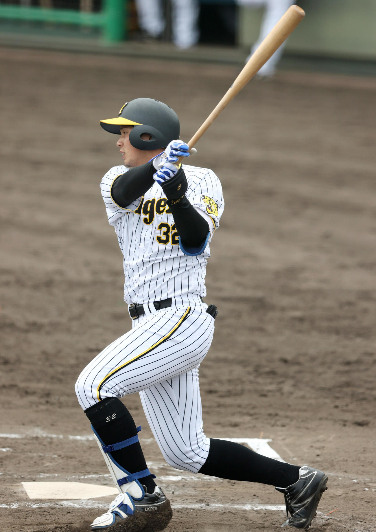 練習試合・阪神2軍対ソフトバンク3軍　6回裏阪神無死、井上は中へ二塁打を放つ（撮影・上山淳一）