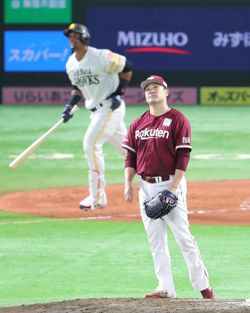 ソフトバンク対楽天　5回裏ソフトバンク1死、グラシアルに右越え本塁打を浴びる田中将大（撮影・梅根麻紀）