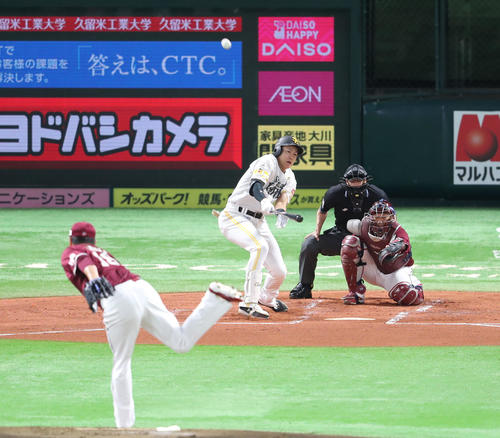 ソフトバンク対楽天　1回裏ソフトバンク2死、柳田悠岐は右越えに先制本塁打を放つ（撮影・梅根麻紀）