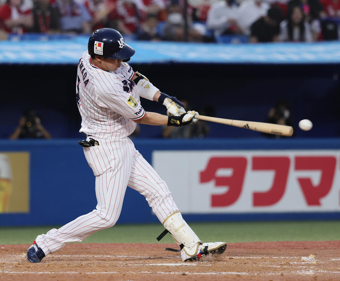 ヤクルト対広島3回裏ヤクルト1死二、三塁、山田は左2点適時二塁打を放つ（撮影・足立雅史）