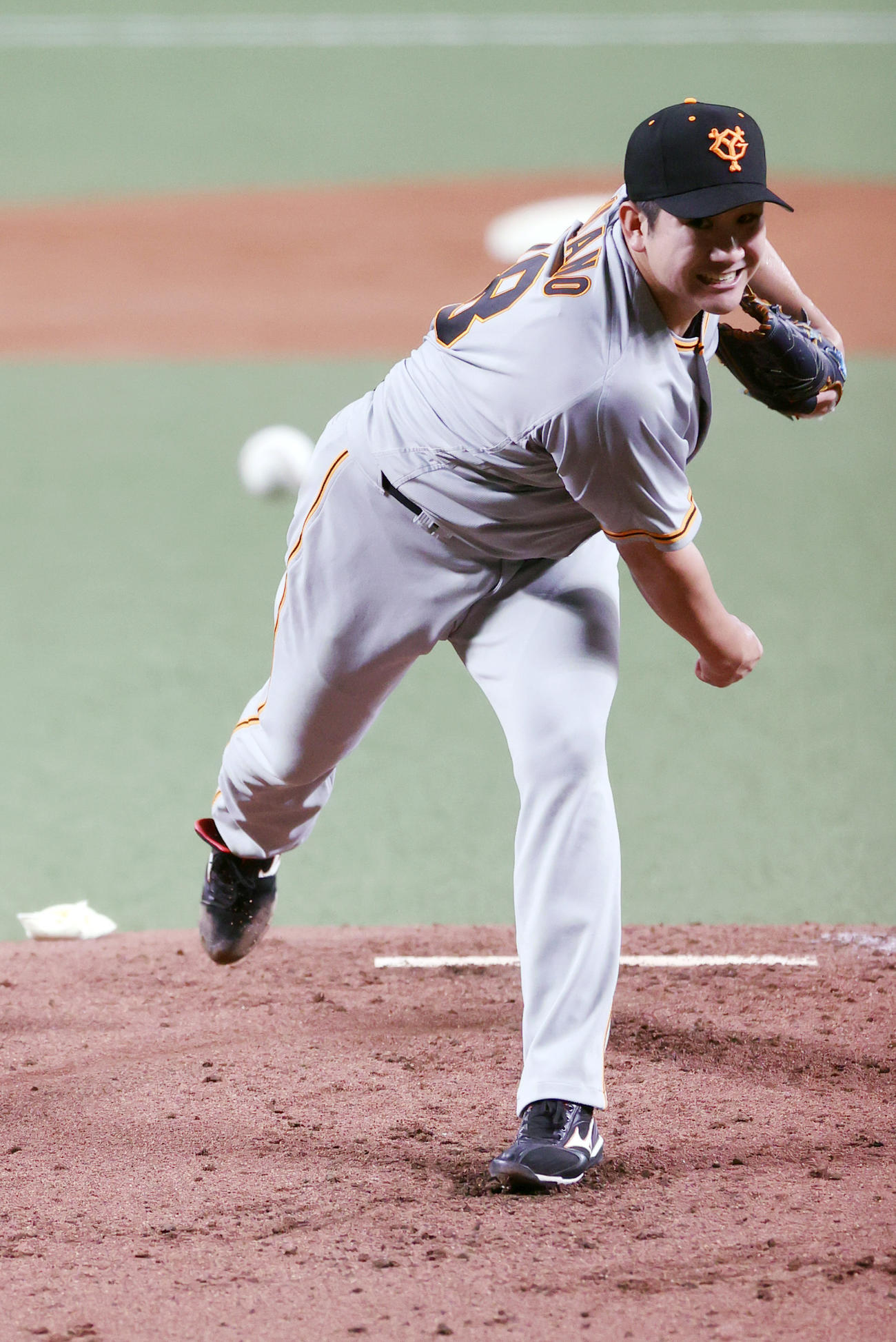 中日対巨人　巨人先発の菅野（撮影・狩俣裕三）