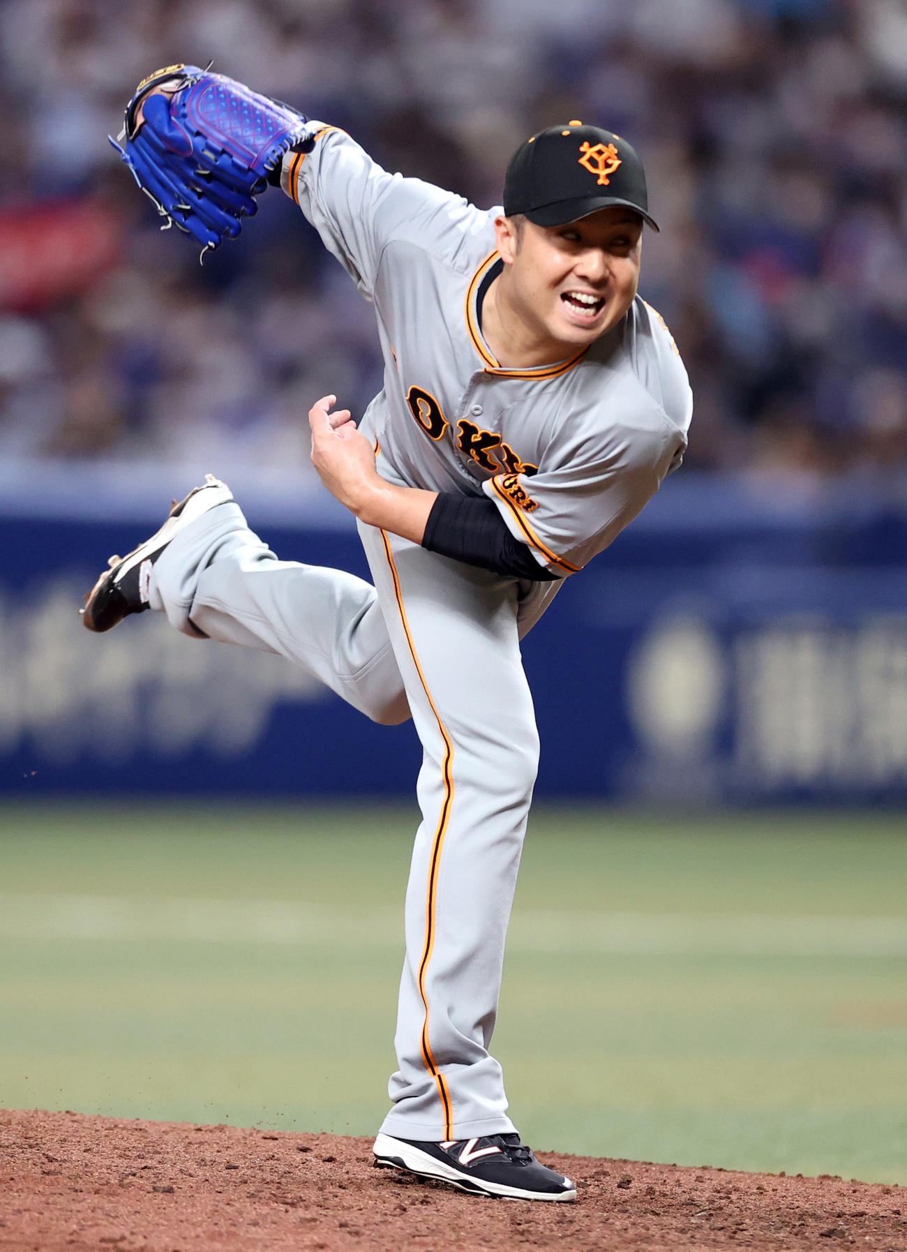中日対巨人　8回裏から登板する巨人2番手の今村（撮影・狩俣裕三）