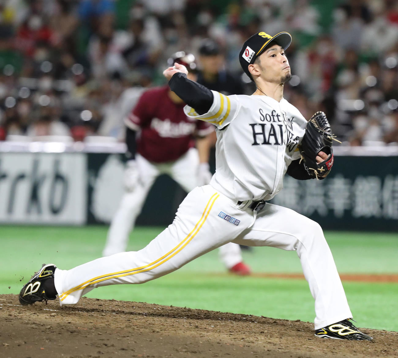 ソフトバンク対楽天　8回表途中から登板した又吉（撮影・屋方直哉）