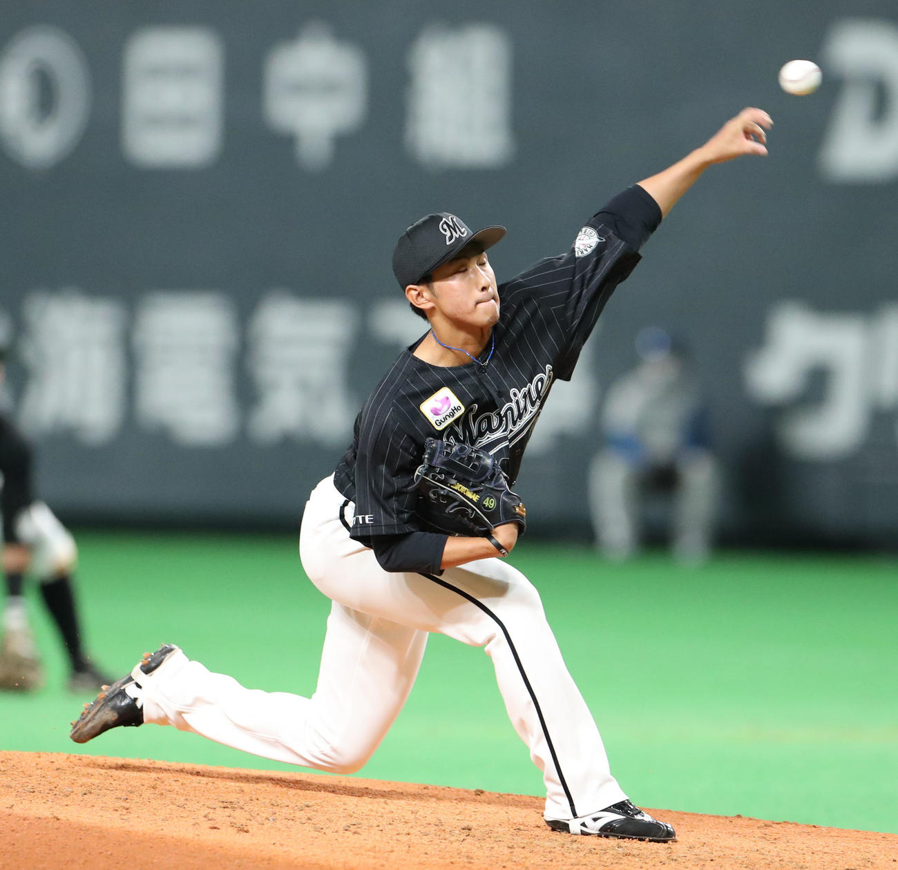 日本ハム対ロッテ　ロッテ3番手の本前（撮影・佐藤翔太）