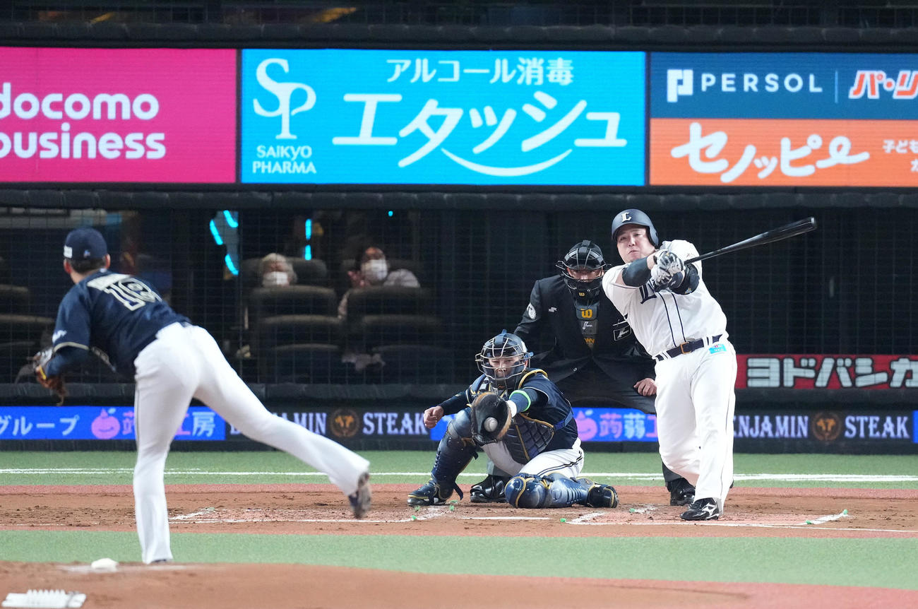 西武山川穂高とオリックス山本由伸（2022年3月25日撮影）