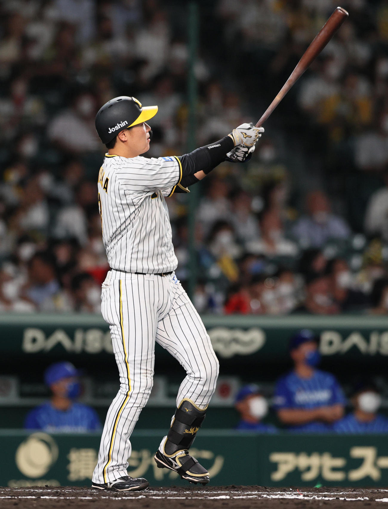 阪神対DeNA 6回裏阪神無死、大山は左越え本塁打を放つ（撮影・上山淳一）