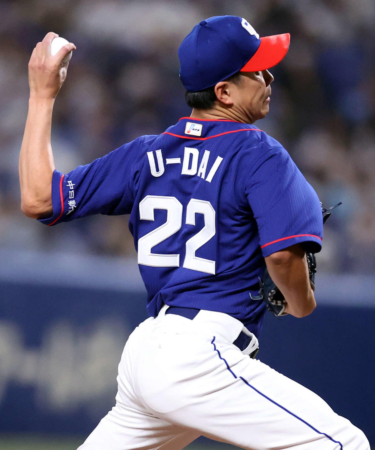 中日対巨人　ニックネームがプリントされたユニホームで力投する中日先発の大野雄（撮影・狩俣裕三）