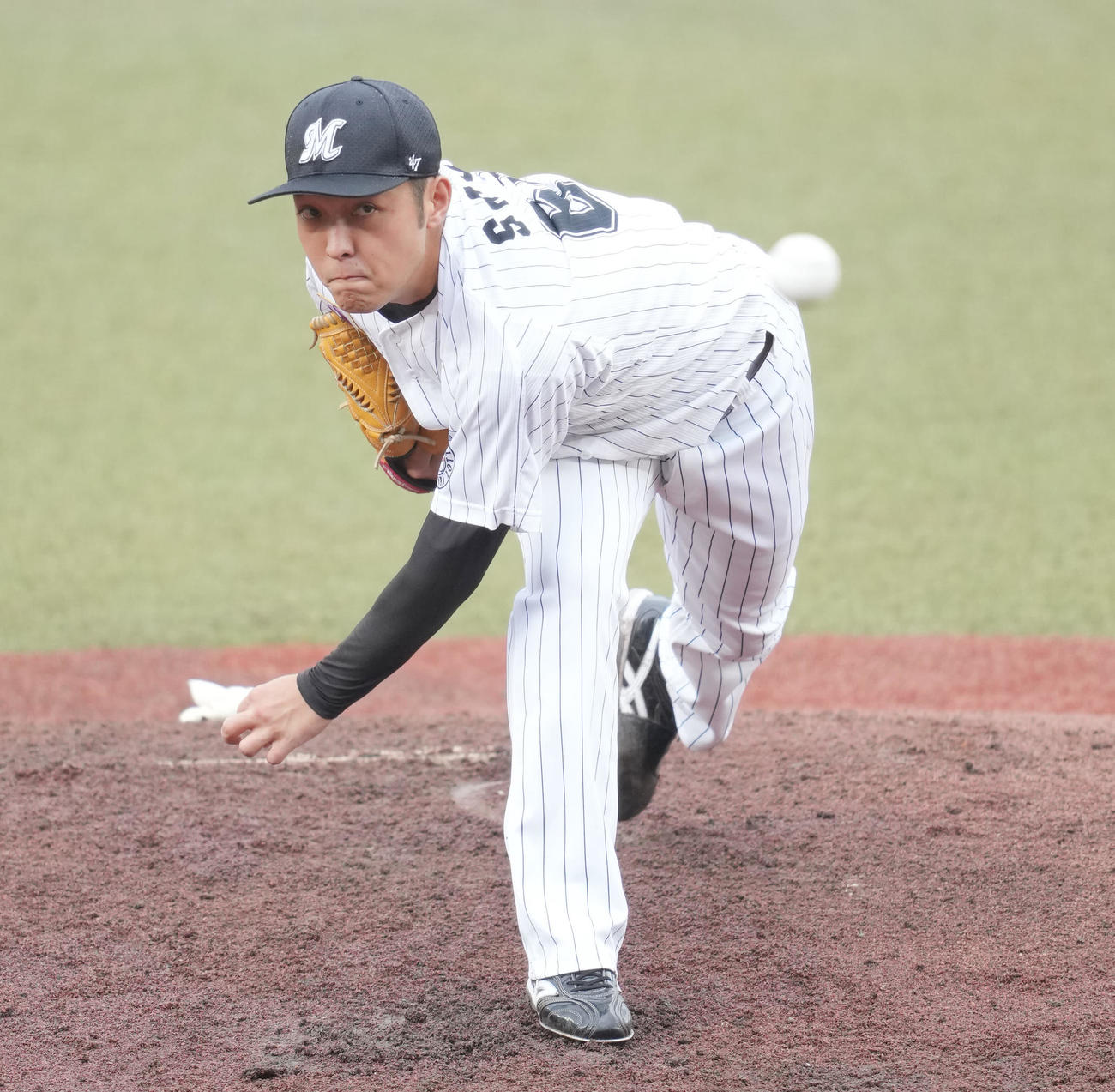 12日、DeNA戦で力投するロッテ佐藤奨真
