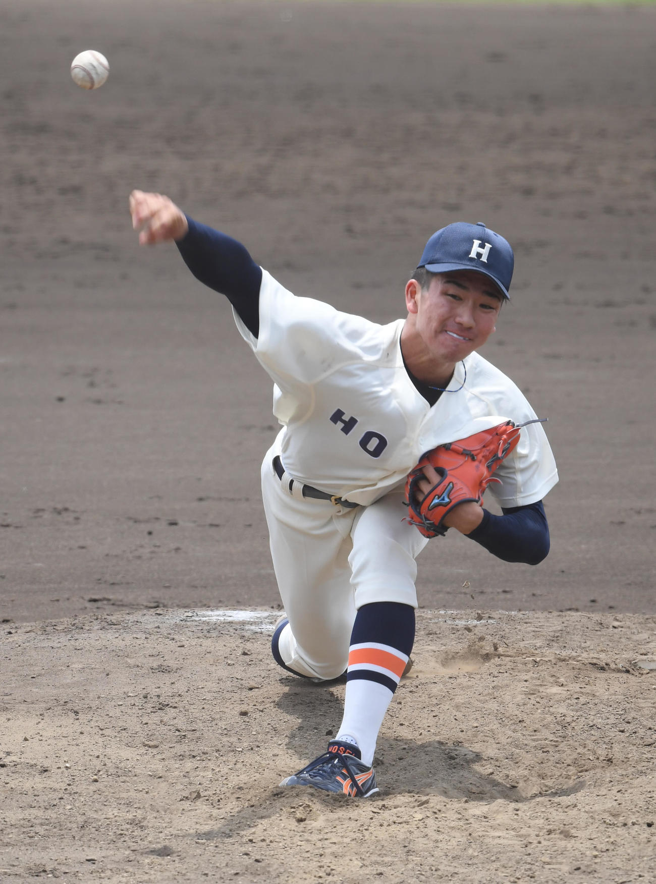 紅白戦、150キロを連発した法大・篠木（撮影・柴田隆二）
