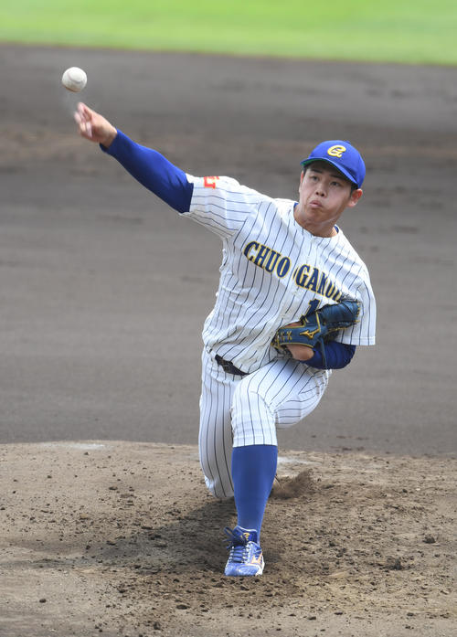 紅白戦に登板し中央学院大・清水（撮影・柴田隆二）