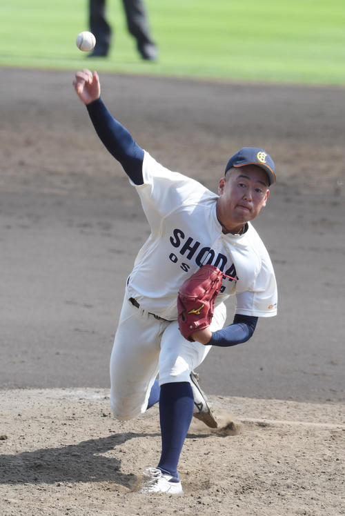 紅白戦に登板した大商大・上田（撮影・柴田隆二）