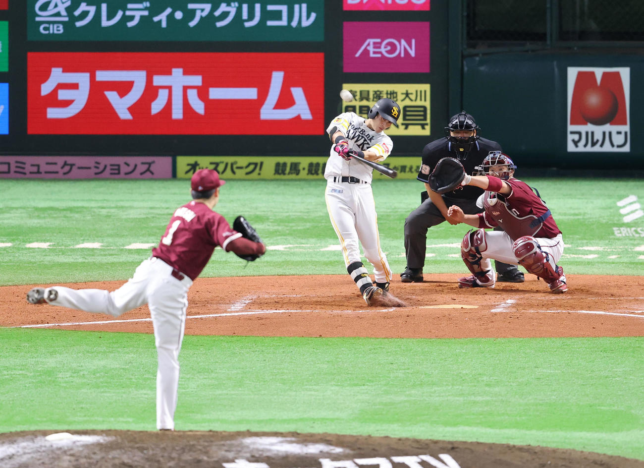 ソフトバンク対楽天　延長10回裏ソフトバンク1死一塁、周東佑京は右越えにサヨナラとなる本塁打を放つ（撮影・梅根麻紀）
