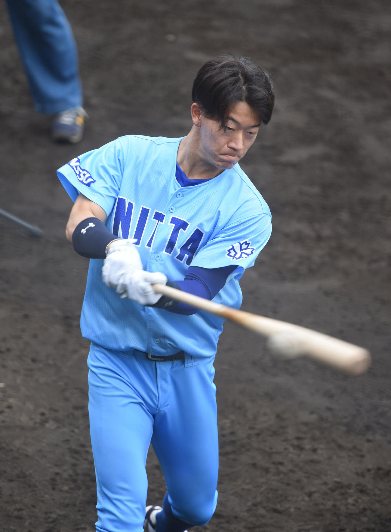 大学日本代表選考合宿でトス打撃をする日体大・矢沢（撮影・柴田隆二）