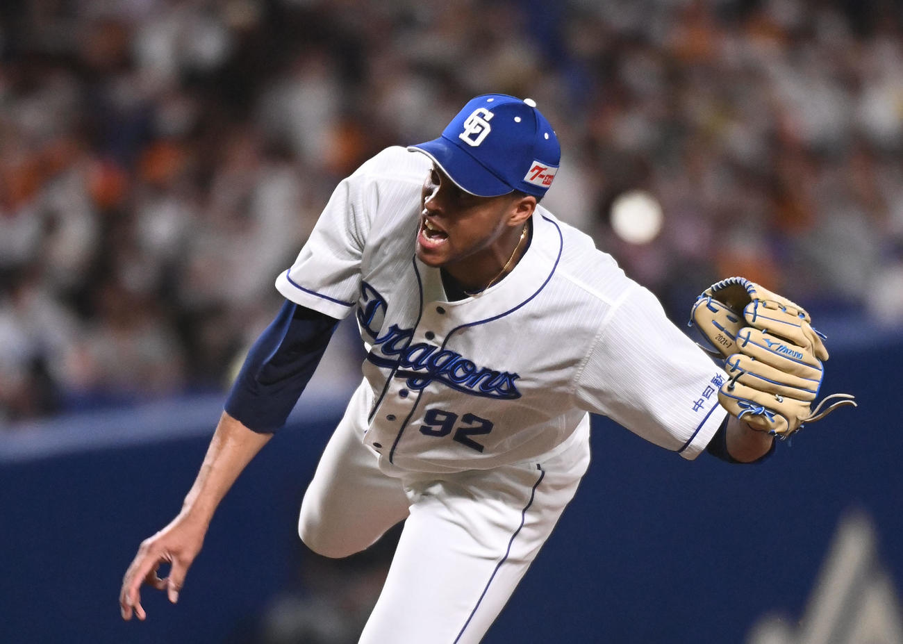 中日対巨人　9回表、中日5番手で登板するR・マルティネス（撮影・森本幸一）