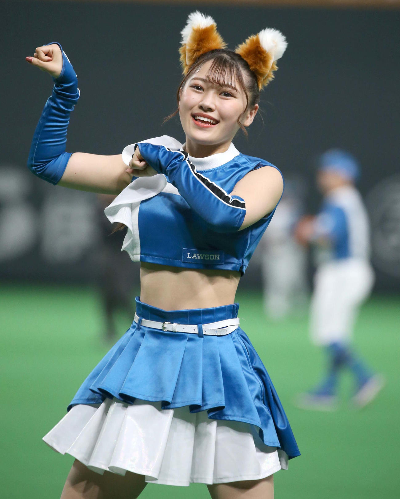 日本ハム対ロッテ　「きつねダンス」を踊るファイターズガール（撮影・黒川智章）