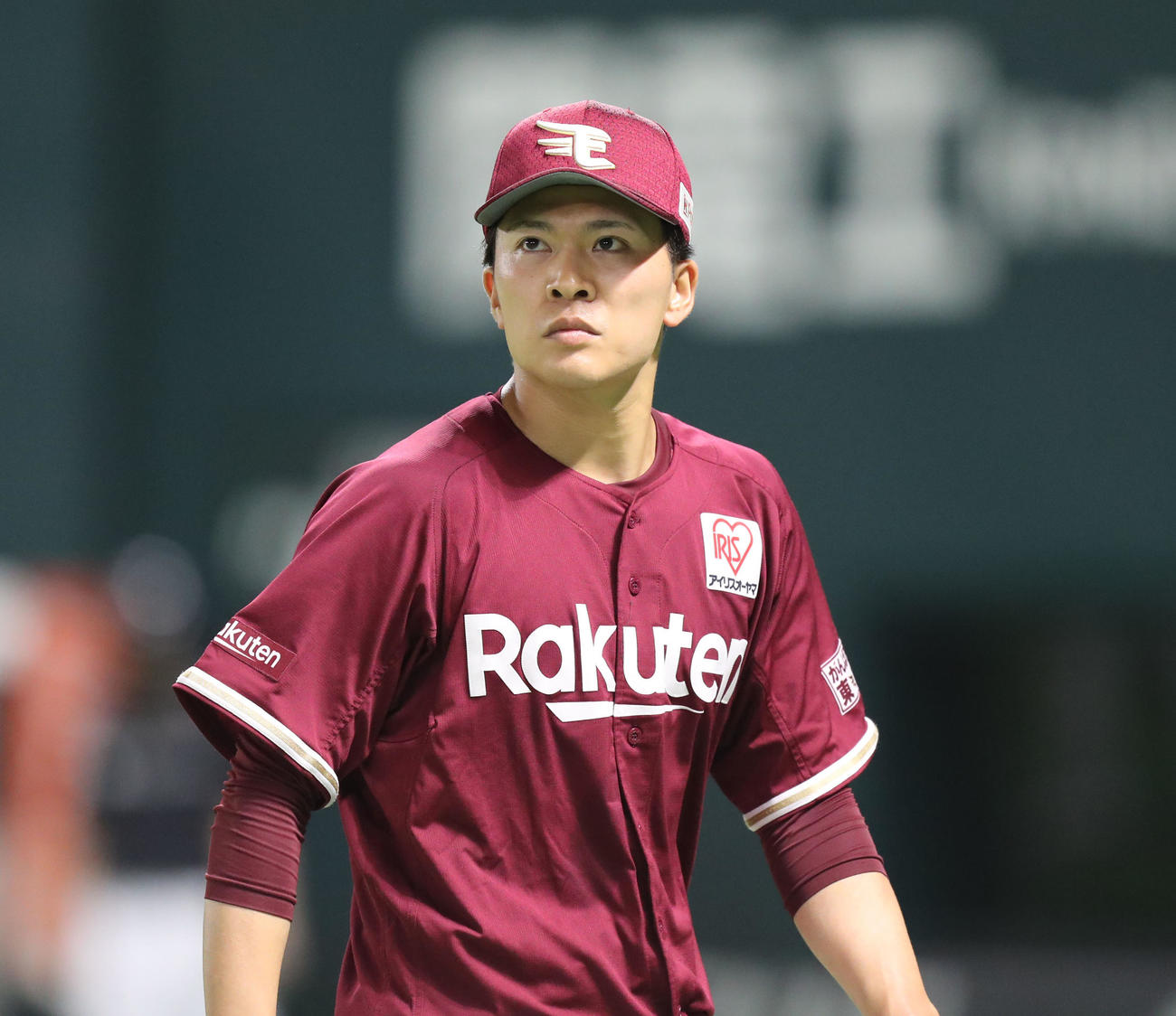 ソフトバンク対楽天　4回裏を投げ終え、ベンチに戻る早川（撮影・屋方直哉）