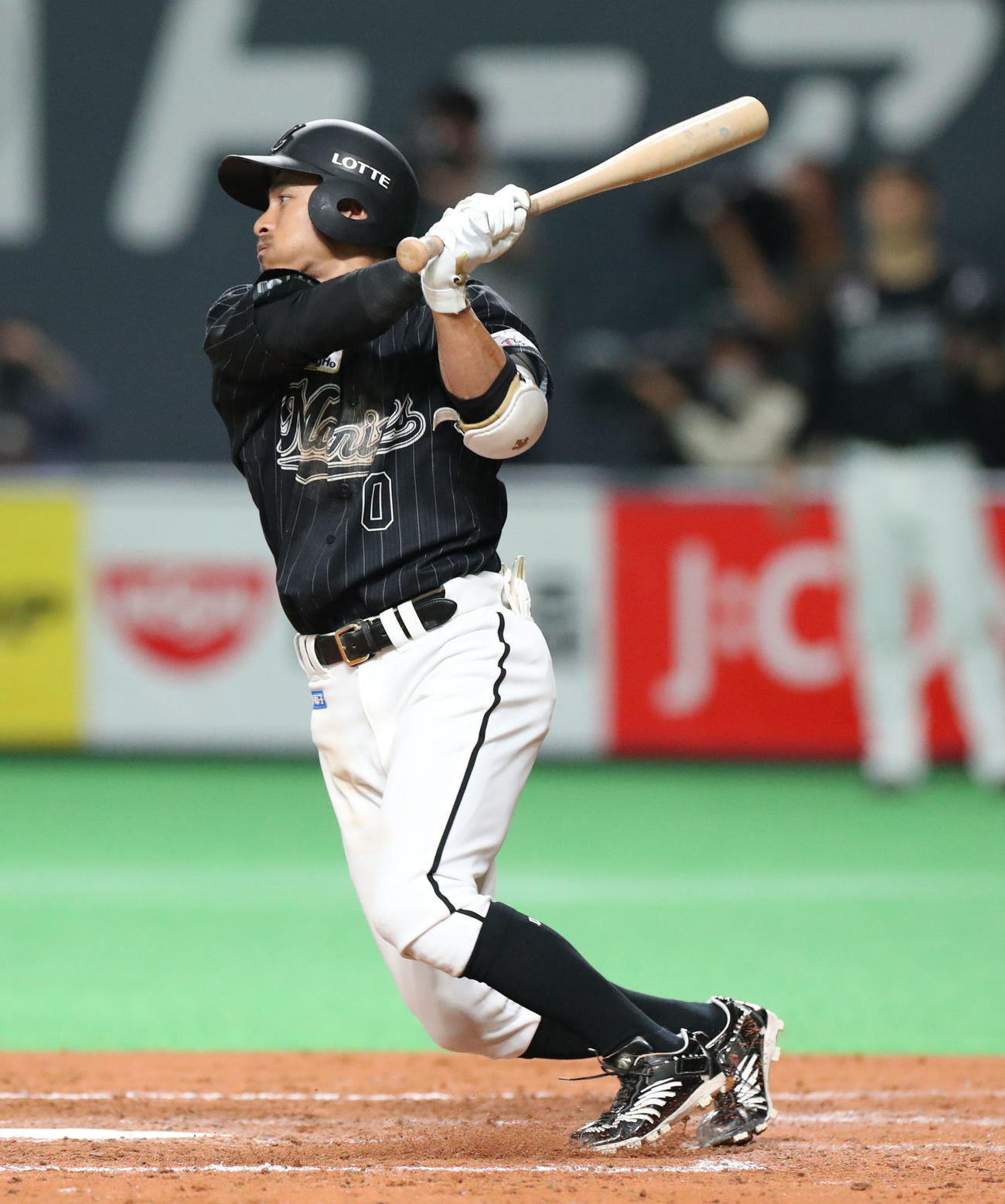 日本ハム対ロッテ　4回表ロッテ2死一、二塁、荻野は中前適時打を放つ（撮影・佐藤翔太）