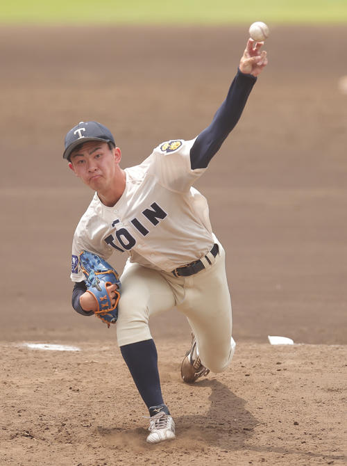 紅白戦で力投する桐蔭横浜大・古謝（撮影・野上伸悟）