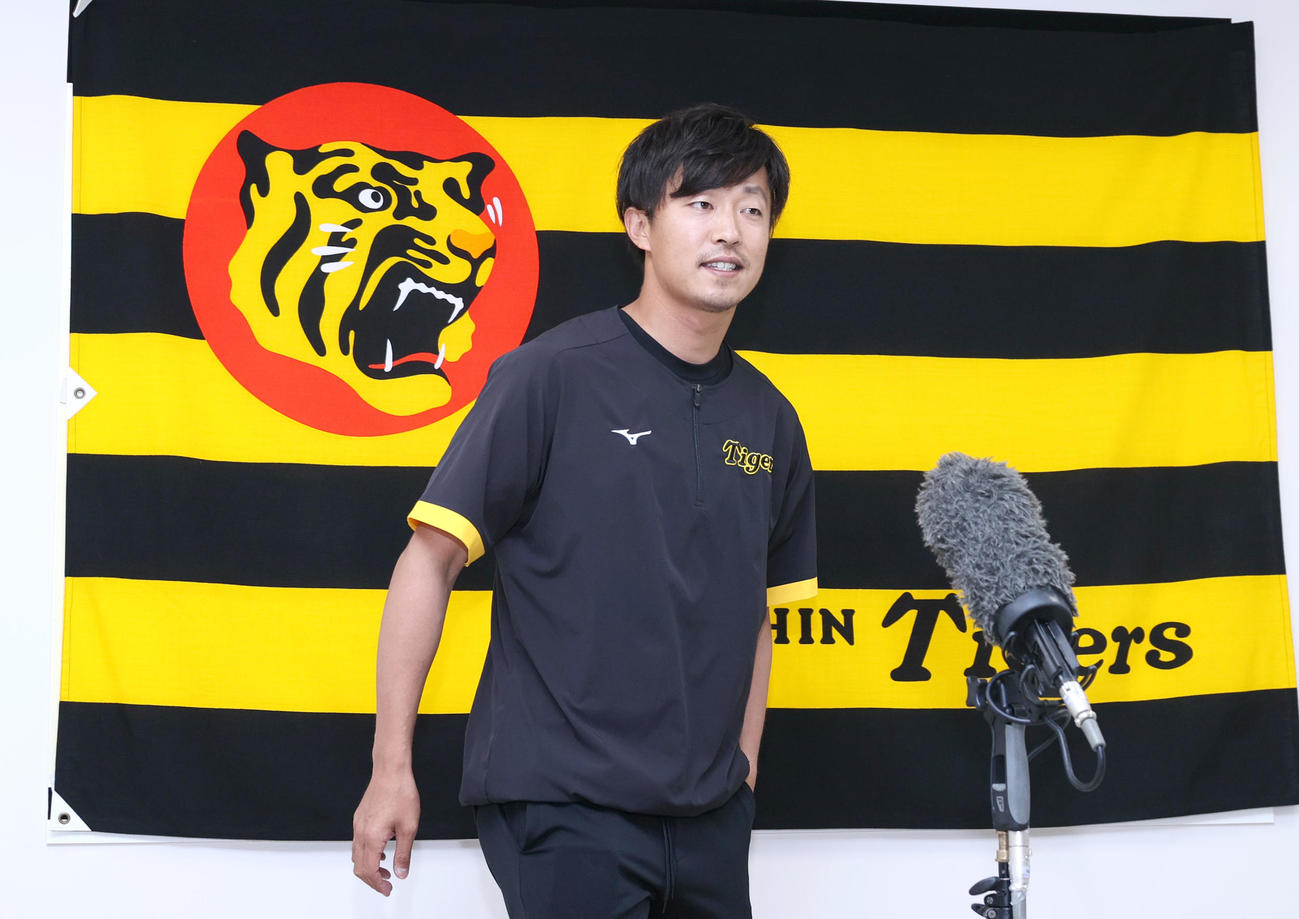 阪神島本は支配下登録され会見に向かう