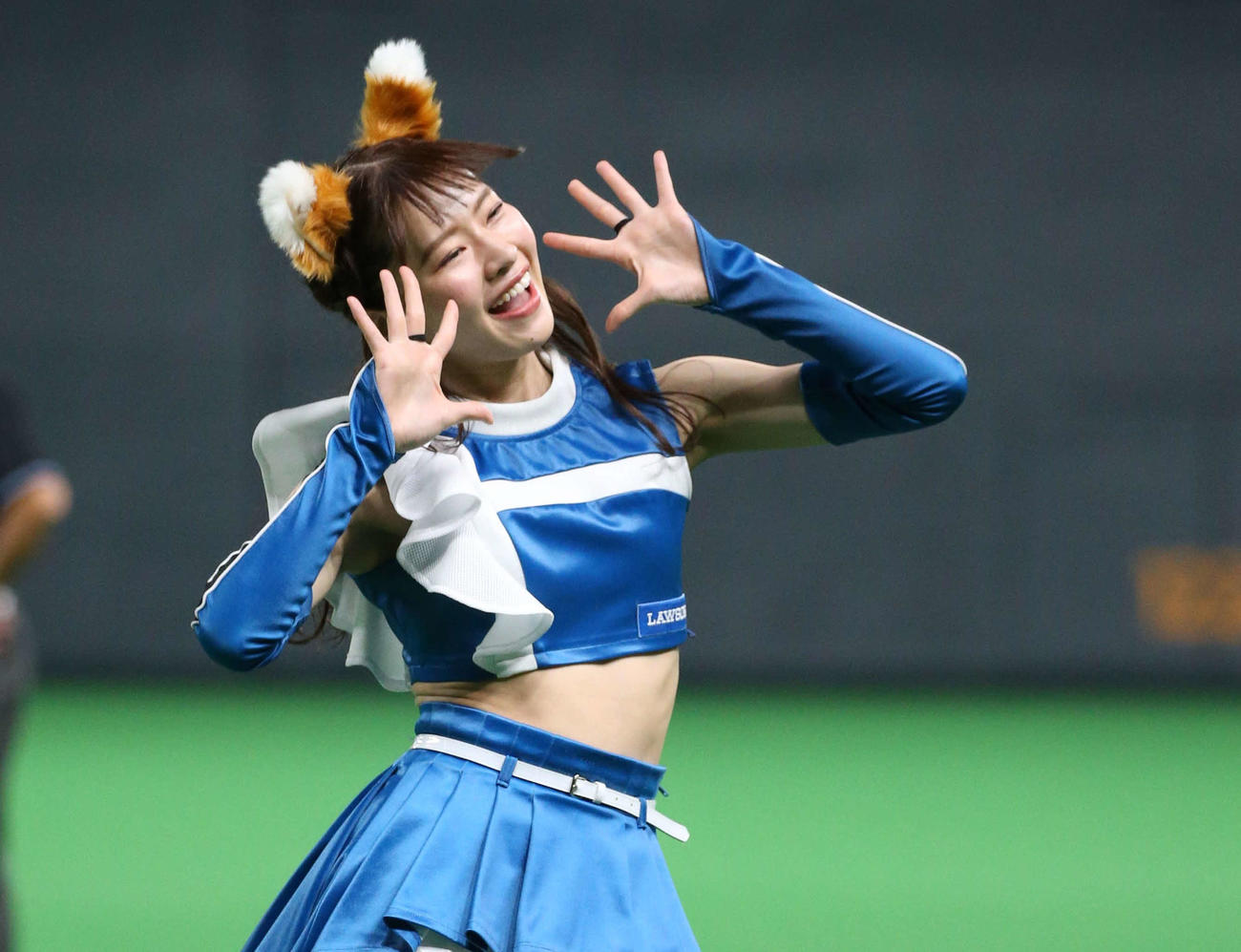 日本ハム　きつねダンスを踊るファイターズガール