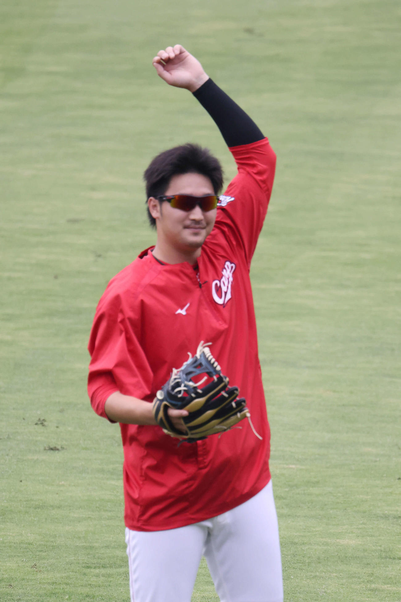 広島投手指名練習　キャッチボールをする床田（撮影・加藤孝規）