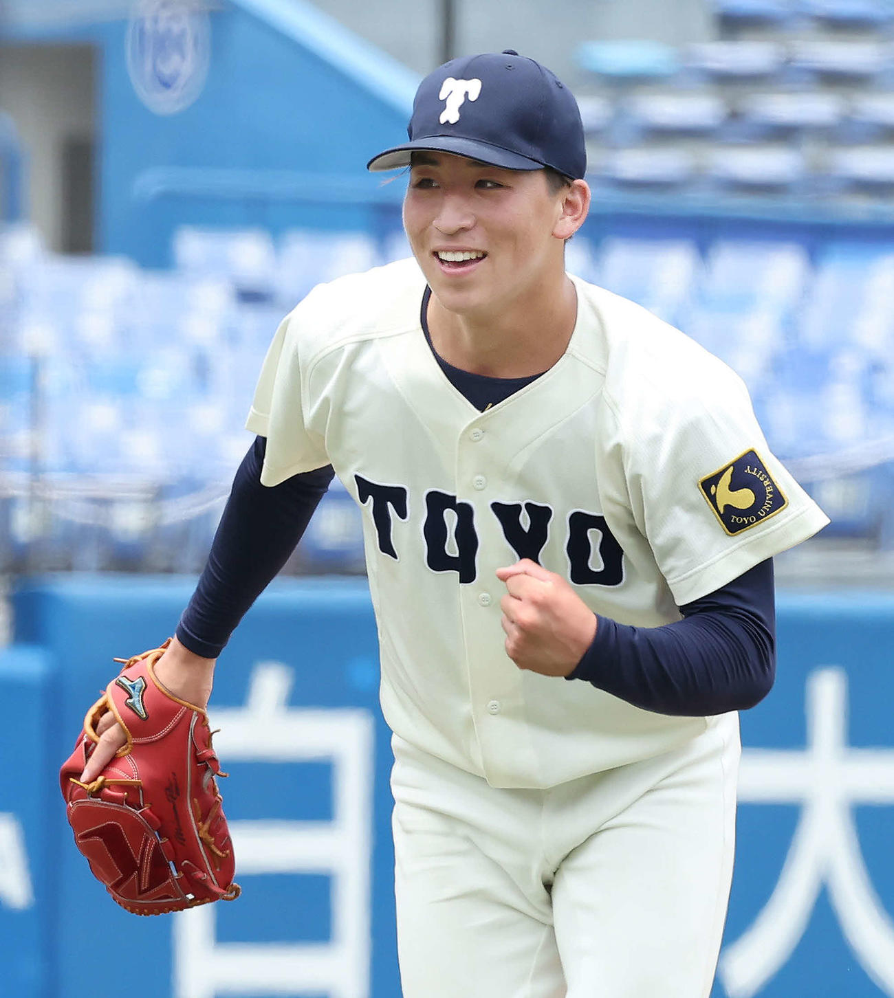 中大対東洋大　6回表中大2死満塁、石井を遊直に仕留めてガッツポーズの東洋大・細野（撮影・丹羽敏通）