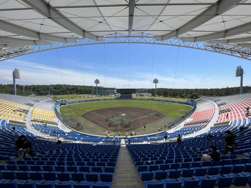 楽天対日本ハム　こまちスタジアムの全景（撮影・佐藤翔太）