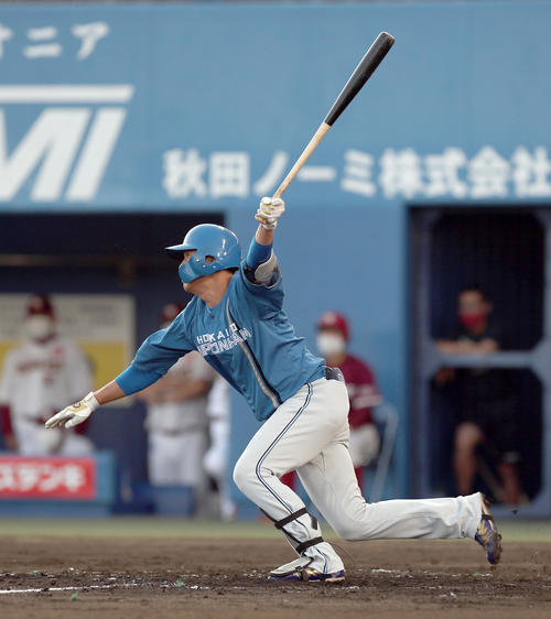 楽天対日本ハム　2回表日本ハム1死、木村は中前打を放つ（撮影・佐藤翔太）