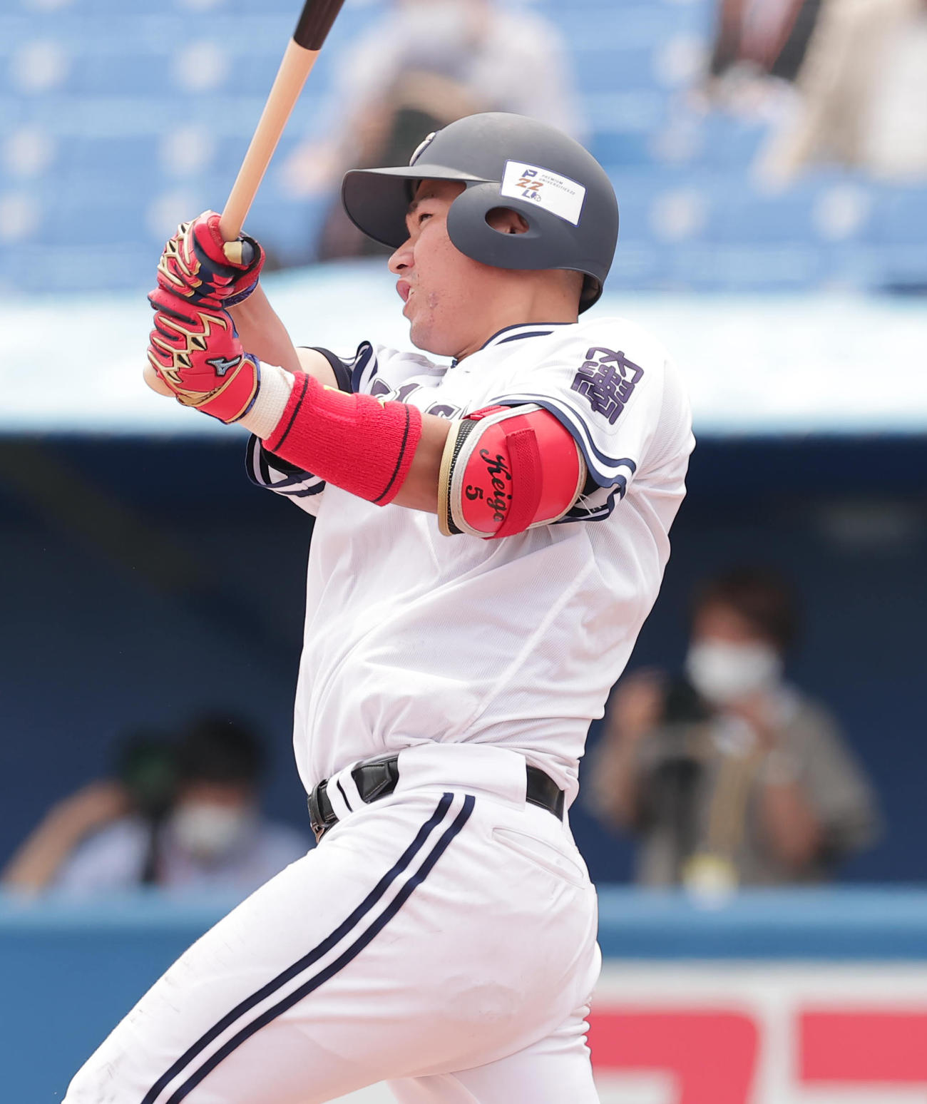 東洋大対中大　1回裏中大2死二塁、左越え2点本塁打を放つ北村（撮影・野上伸悟）