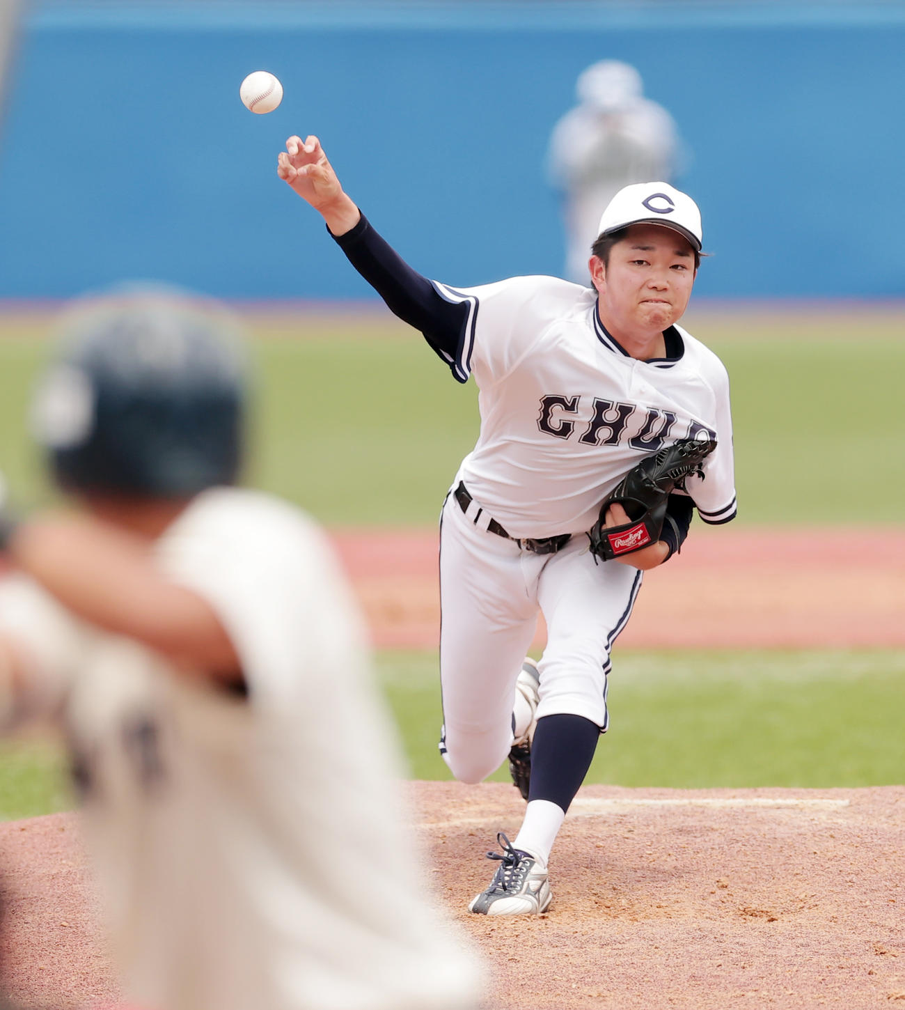 東洋大対中大　力投する中大先発の石田裕（撮影・野上伸悟）