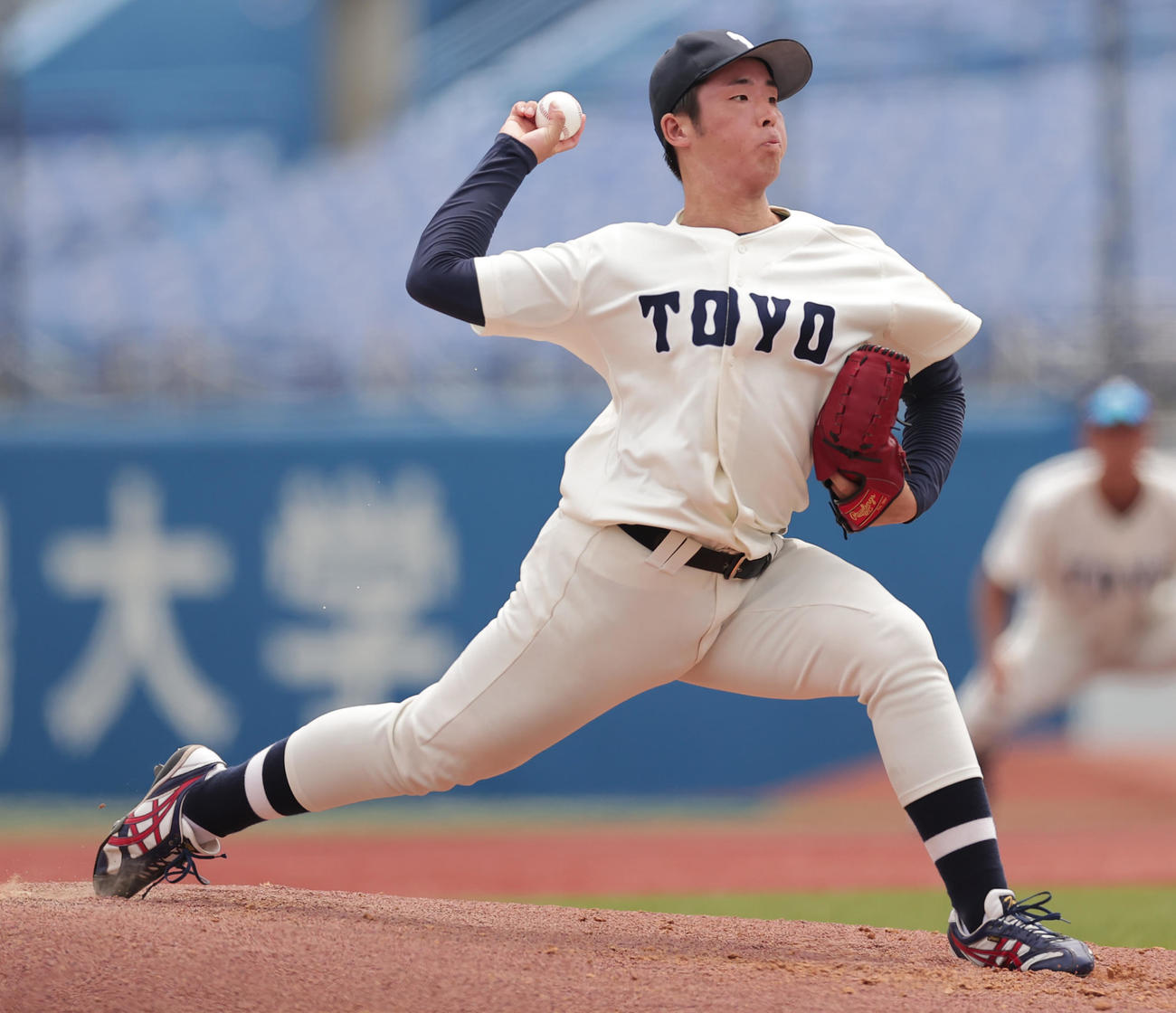 東洋大対中大　力投する東洋大先発の松沢（撮影・野上伸悟）