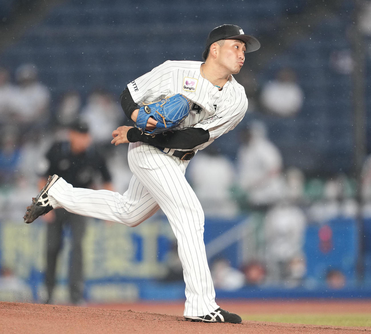 ロッテ対西武　先発し力投するロッテ小島（撮影・鈴木みどり）