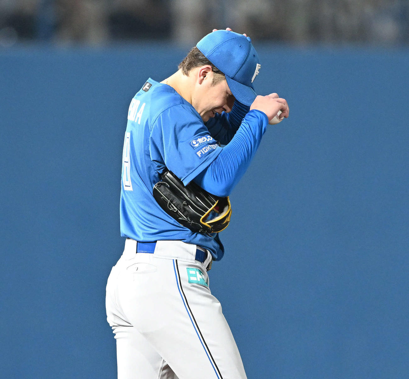 楽天対日本ハム　5回裏楽天1死二、三塁、太田に先制の2点適時打を浴びた吉田（撮影・滝沢徹郎）