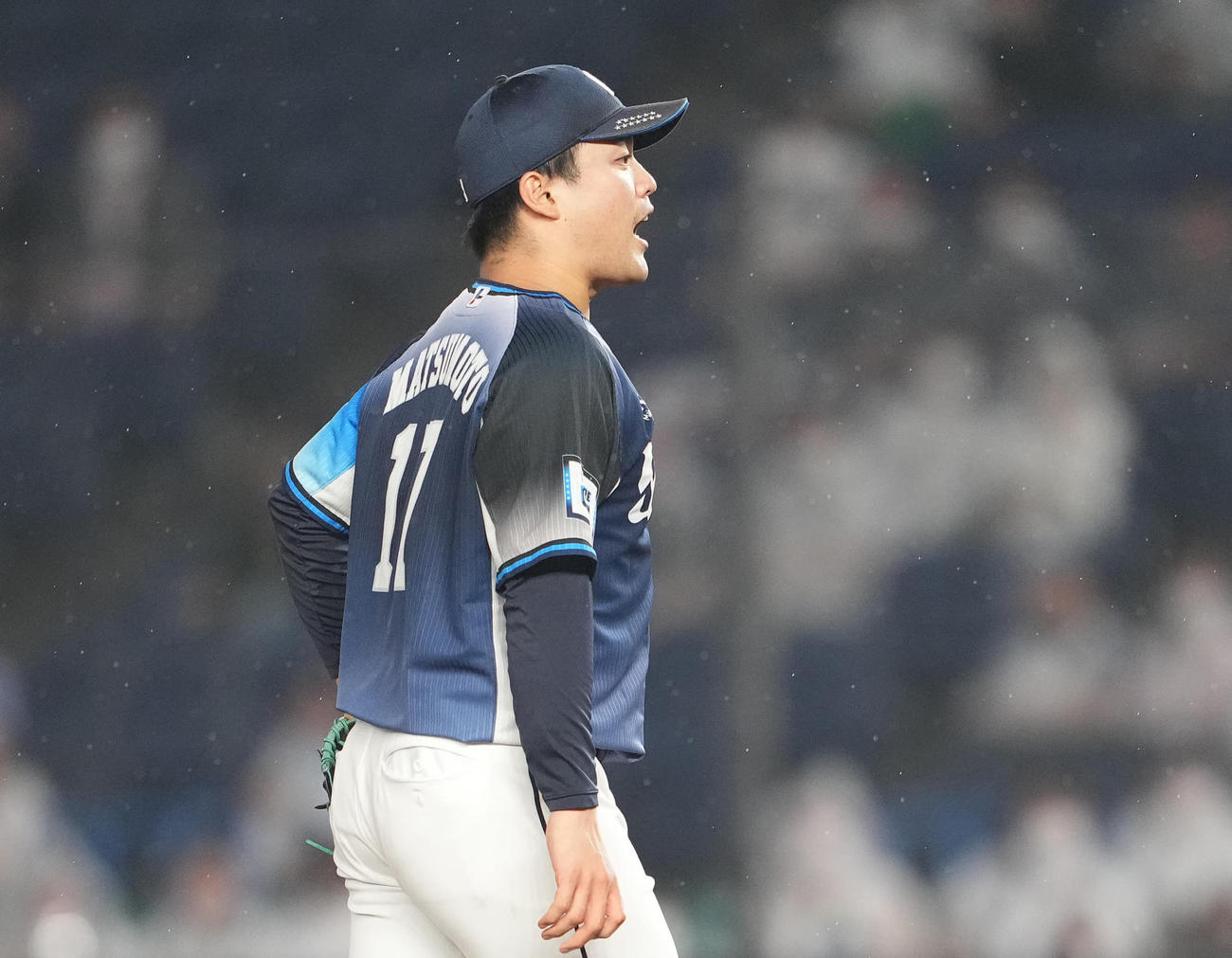 7回裏ロッテ2死、佐藤都の打球に声を出す松本（撮影・鈴木みどり）