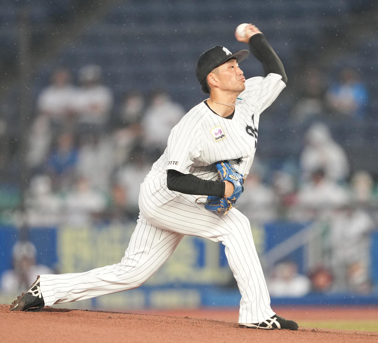ロッテ対西武　先発し力投するロッテ小島（撮影・鈴木みどり）