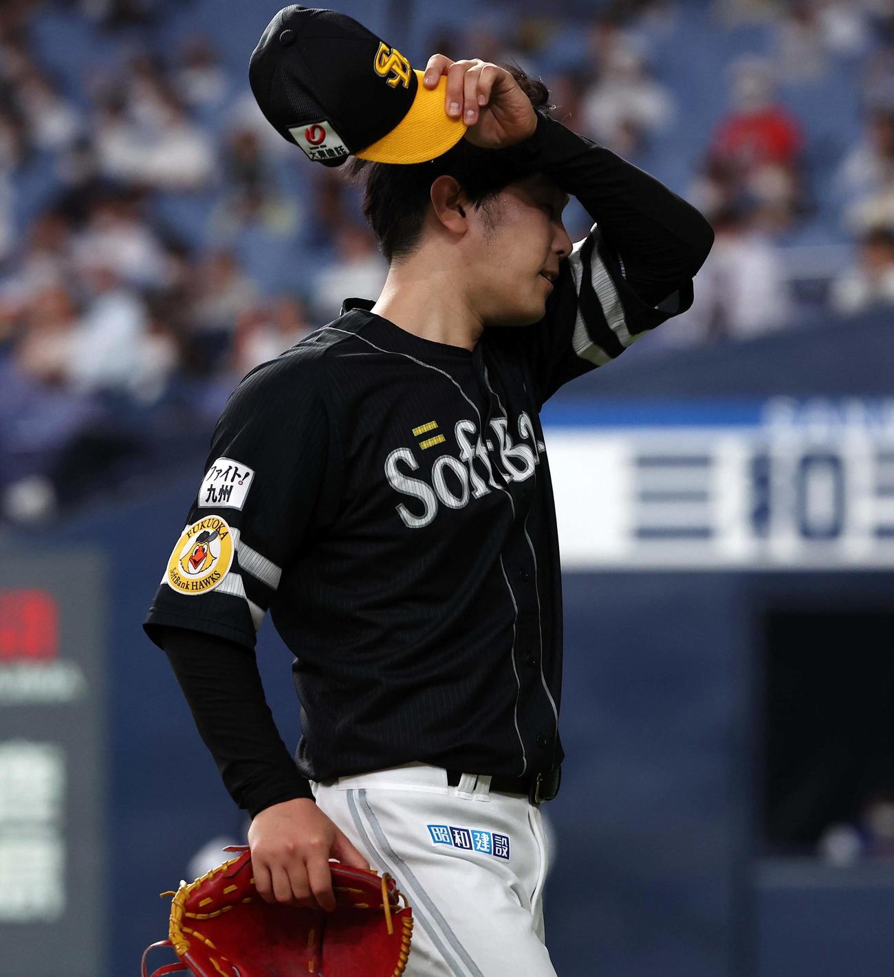 オリックス対ソフトバンク　石川（右から2人目）は7回途中で降板する（撮影・上田博志）