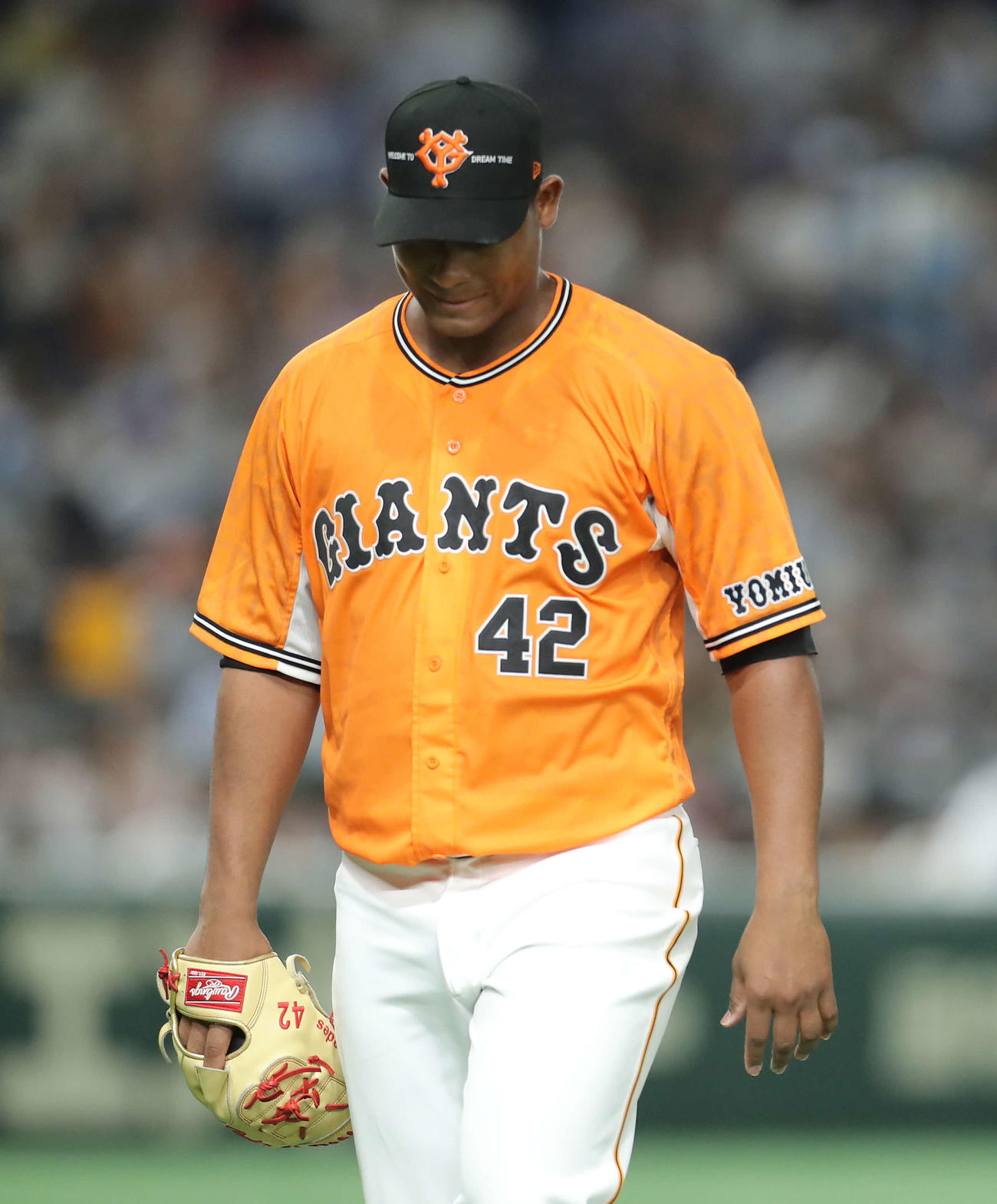 巨人対DeNA 5回表DeNA無死、降板するメルセデス（撮影・河田真司）