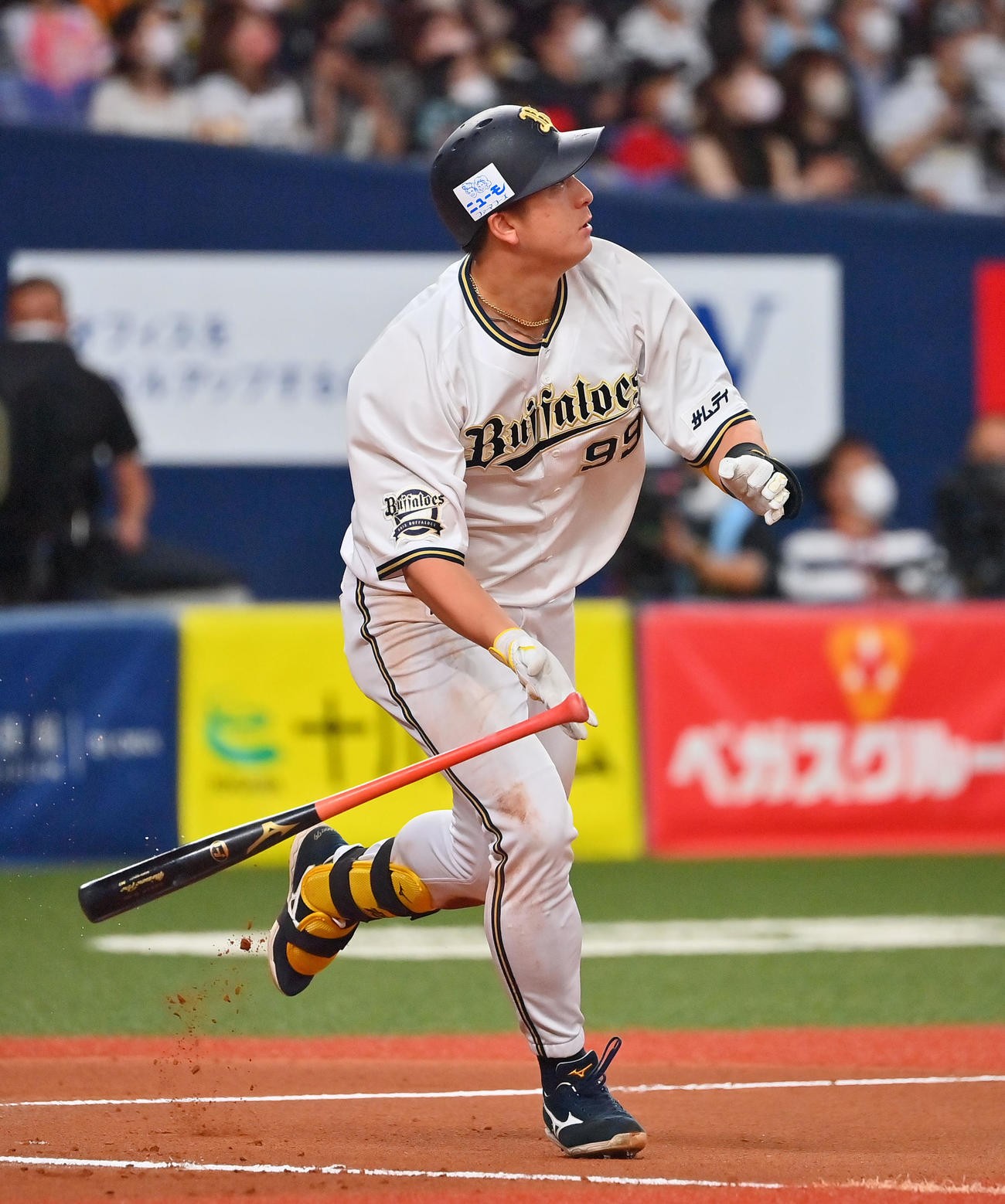 オリックス対ソフトバンク　6回裏オリックス無死一、二塁、中越えに先制3点本塁打を放つ杉本（撮影・和賀正仁）