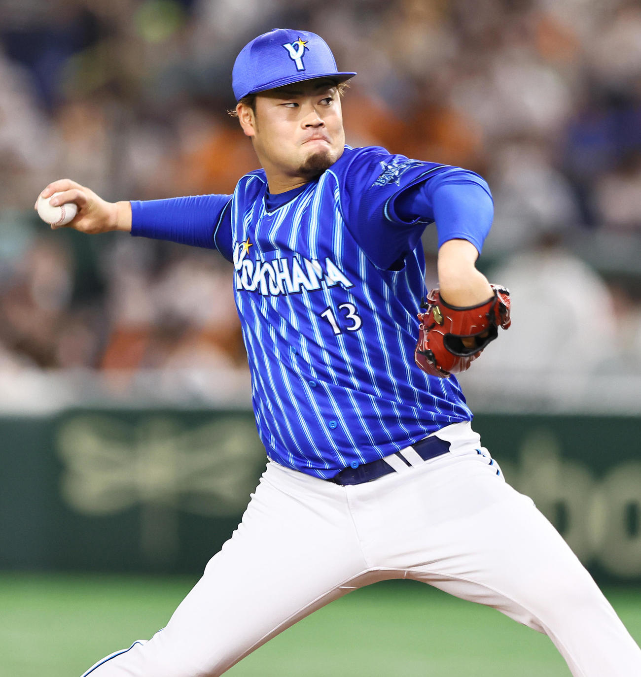 巨人対DeNA 7回裏、DeNA4番手で登板し力投する伊勢（撮影・垰建太）